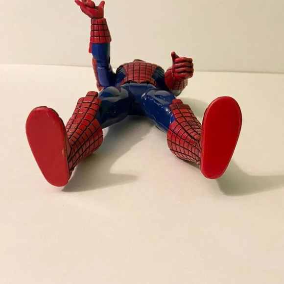 Vintage 1995 Toy Biz Spiderman 10  Inch Tall Poseable Action Figure - Picture 7 of 13